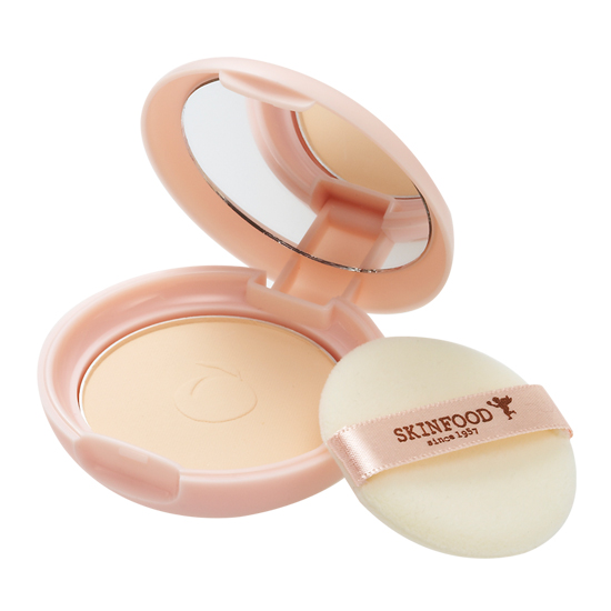 แป้งพีชสาเก Skinfood Peach Sake Pore Pact  โดดเด่นเรื่องควบคุมความมันบนใบหน้าได้ตลอดทั้งวัน ผิวหน้าดูเนียนละเอียด